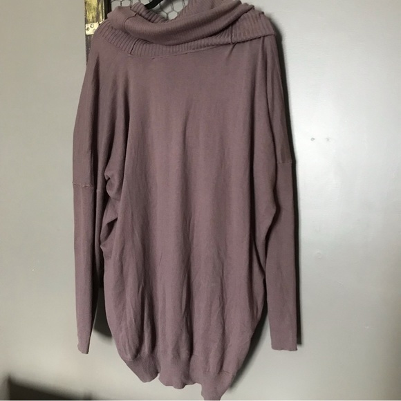 Unique cowled sweater. Women’s - Picture 6 of 7